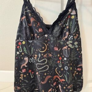 ROMWE Black Botanical & Wildlife Print Lace-Trim Slip